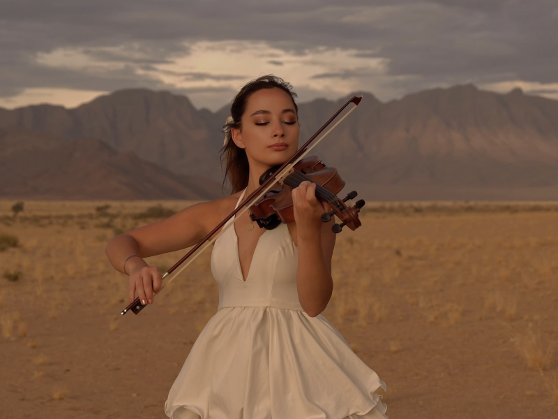 anna-edelweiss-wedding-event-violinist